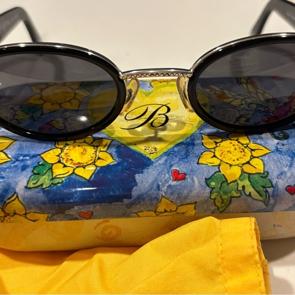 Brighton, Vintage, 90s, Oval black Sunglasses with ornate silver brocade/case - Picture 3 of 8